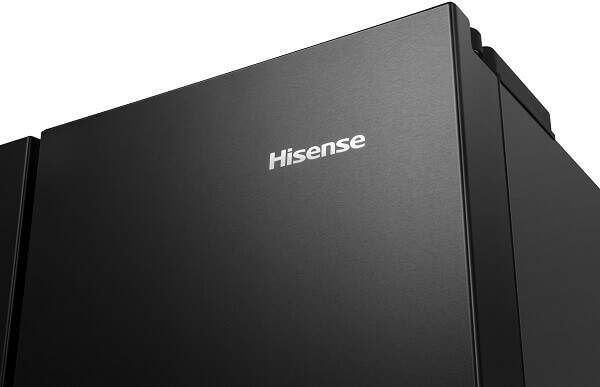 Must Hisense kõrvuti külmik, NoFrost-tehnoloogiaga, mahutavus 480 liitrit, kõrgus 182 cm, minimalistlik disain.